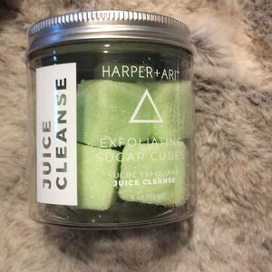 Harper + ARI Exfoliating sugar cubes in juice cle